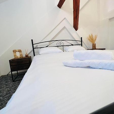 Apartament In Regim Hotelier King Медиаш Экстерьер фото