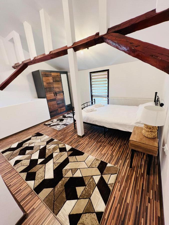 Apartament In Regim Hotelier King Медиаш Экстерьер фото