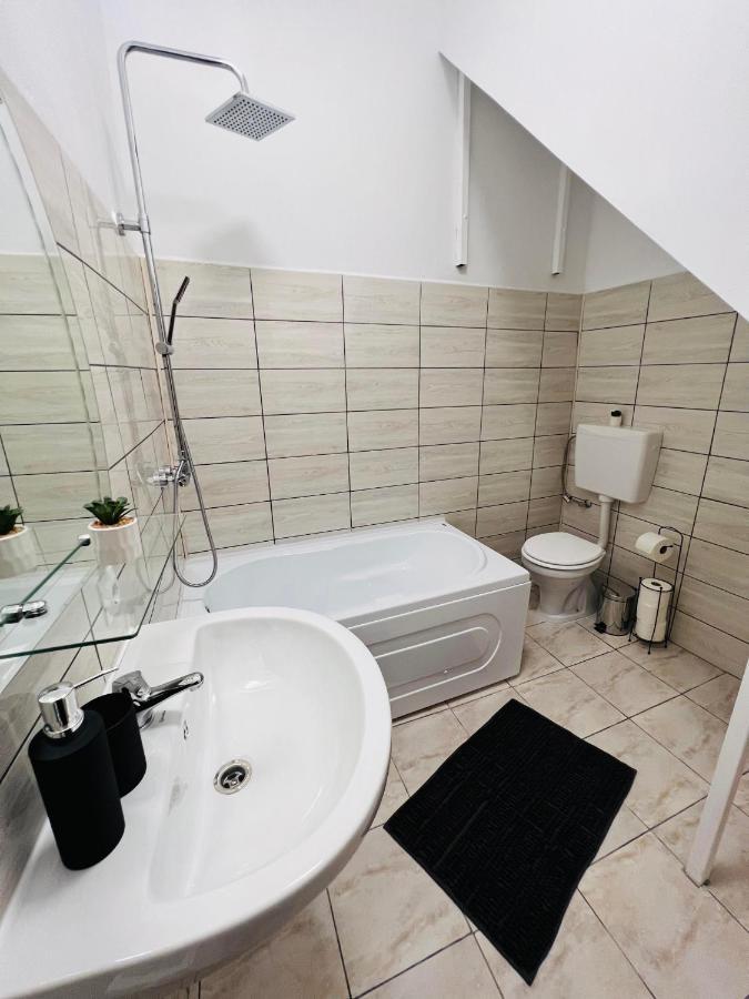 Apartament In Regim Hotelier King Медиаш Экстерьер фото