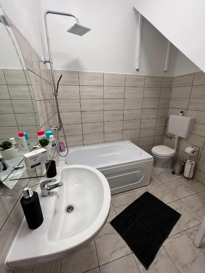 Apartament In Regim Hotelier King Медиаш Экстерьер фото